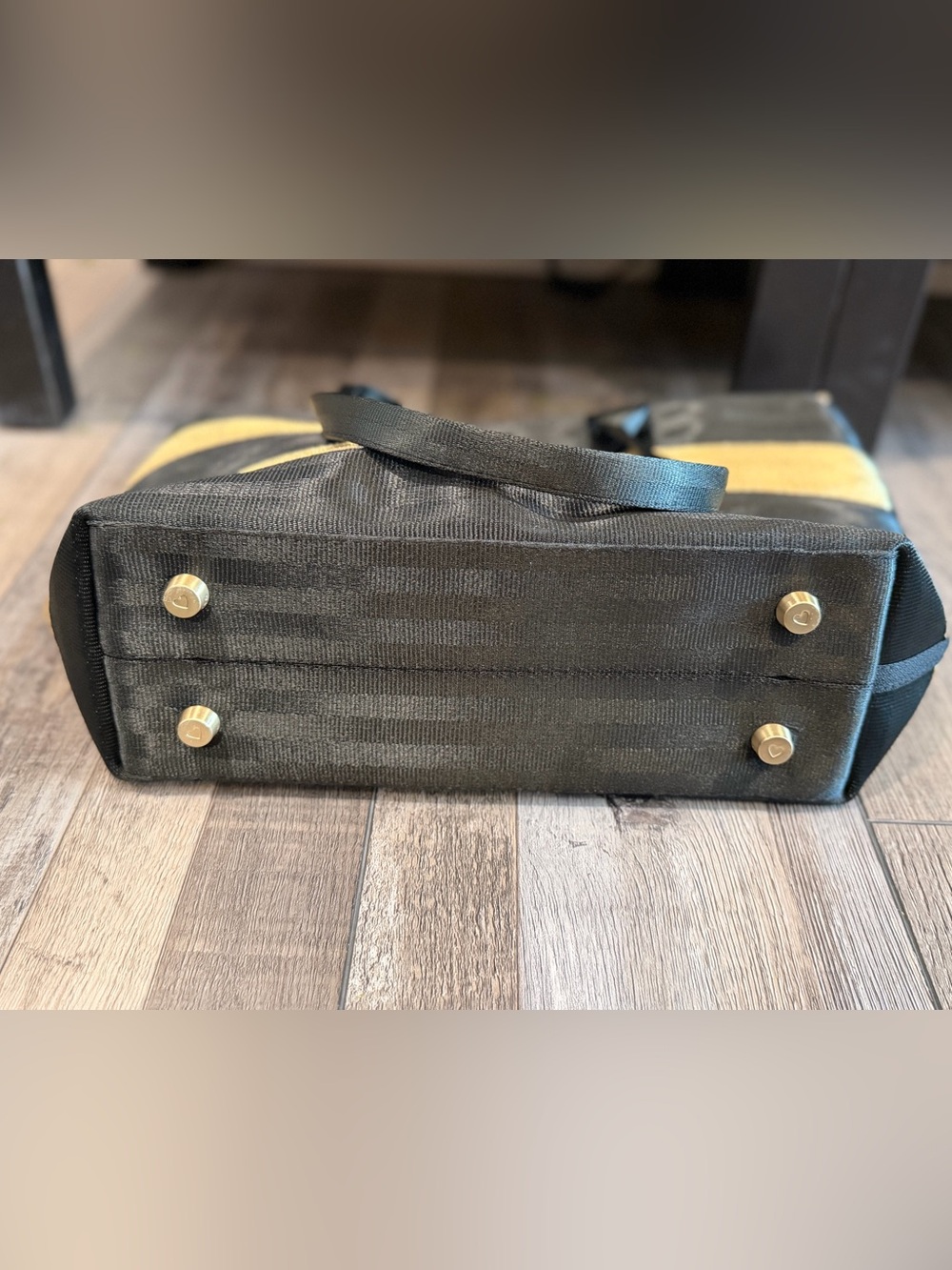 🥂 NWT Harveys Black and Gold Striped Purse - Picture 3 of 5
